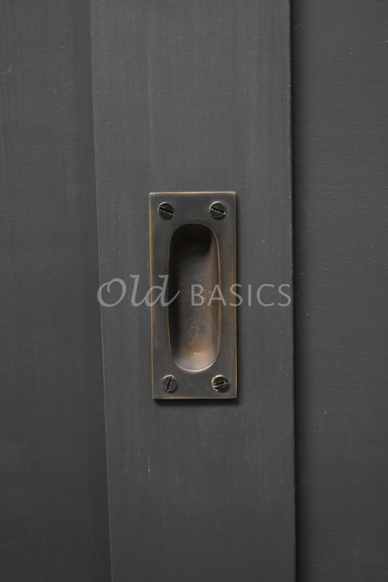 Detail van Dressoir Bordeaux, 3 deuren, RAL7021, grijs, zwart, materiaal hout